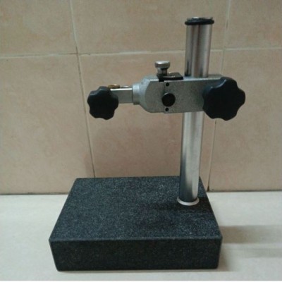 CAST IRON BASE STAND WITH COMPARATOR