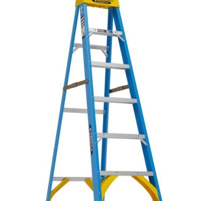 Werner 6 ft. H Fiberglass Step Ladder Type I 250 lb. cap.
