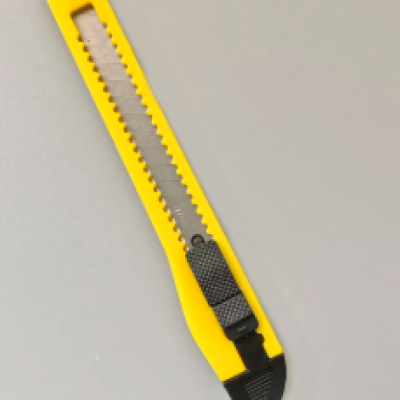9mm Snap-off Blade Cutter, Yellow-Black Handle (1 box:24 pcs)
