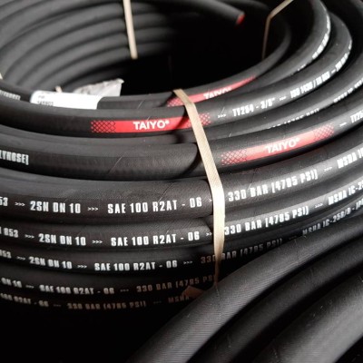 Taiyo Hydraulic Hose R2 3 4" (3100 PSI) x 18" with Mild Steel BSP Female Swivel Fitting on One End, Mild Steel Male BSPT Fitting on the Other End, and Ferrule on Both Ends