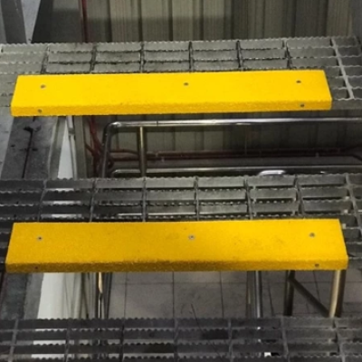 ANTI SLIP NOSING STAIR GALV STEEL YELLOW