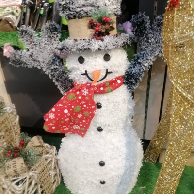 *Christmas Tree with decoration - 6ft + SNOWMAN BALLON