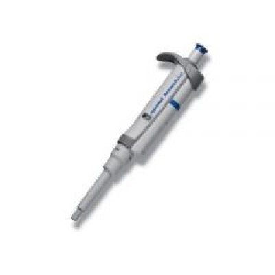 Eppendorf Research Plus 1-Channel Pipette 0.5-5 mL, Purple including EpT.I.P.S.-Sample Bag -3123000071