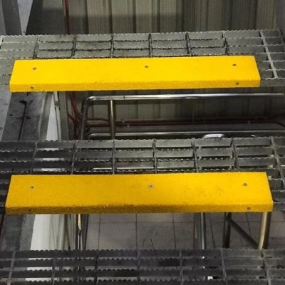 ANTI SLIP NOSING STAIR GALV STEEL YELLOW