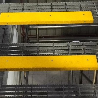 ANTI SLIP NOSING STAIR GALV STEEL YELLOW