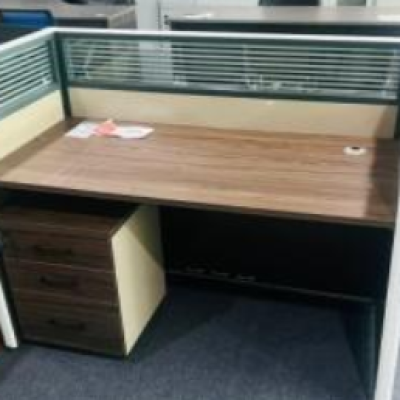 *"U" Shaped Office Table Partition